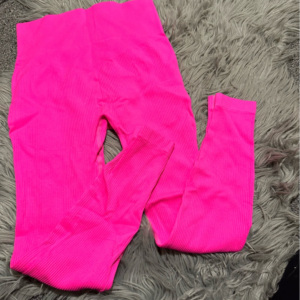 Neon Pink Workout Set - Picture 3 of 4